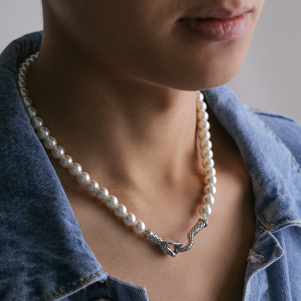 Fashion Vintage Pearl Stitching Clavicle Chain Hip Hop Necklace