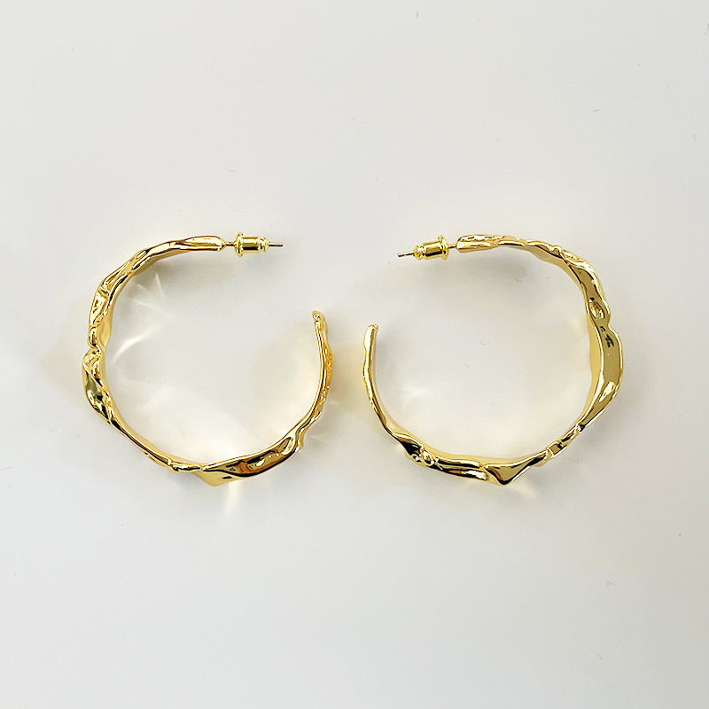 Irregular C-shaped earrings