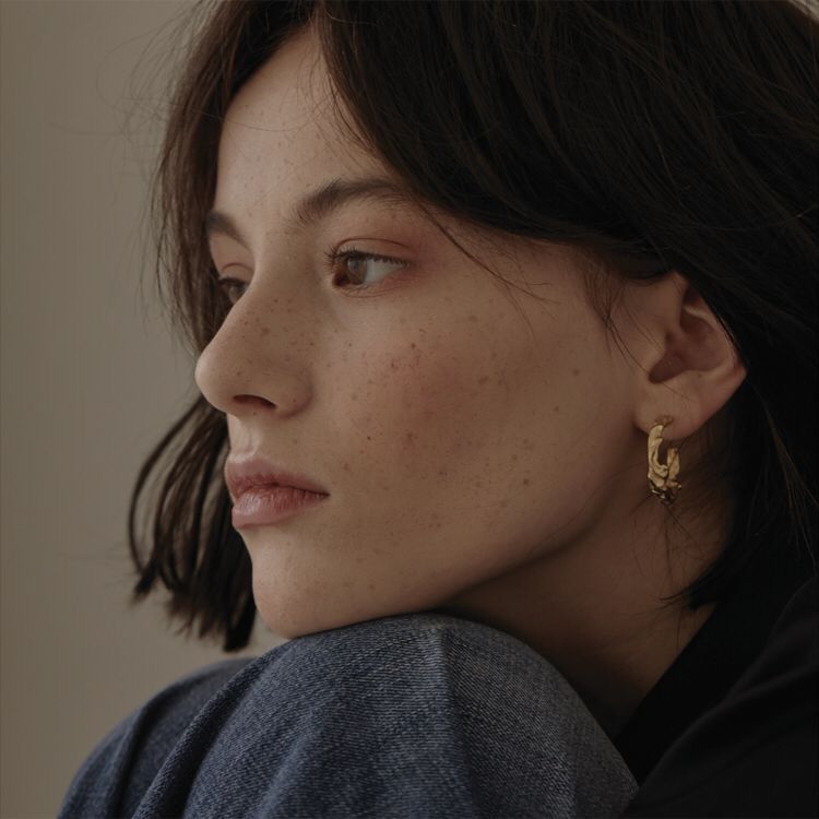 Irregular C-shaped earrings